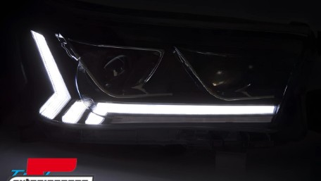 Full LED prednja svjetla SEQ žmigavci (crna) / Toyota Hilux (2016-07.2020), LPTO39