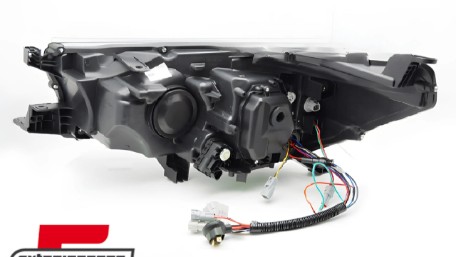 Full LED prednja svjetla SEQ žmigavci (crna) / Toyota Hilux (2016-07.2020), LPTO39
