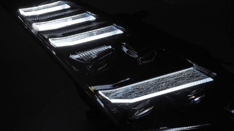 Full LED prednja svjetla SEQ žmigavci / Nissan GT-R (2008-2023), LPNI11
