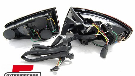 Full LED stražnja svjetla SEQ žmigavci (crvena/crna) / Audi A4 B8 limuzina (2012-2015), LDAUH2