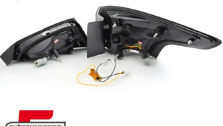 Full LED stražnja svjetla SEQ žmigavci (crvena/kristal) / Ford Focus 3 karavan (2011-2018), LDFO81