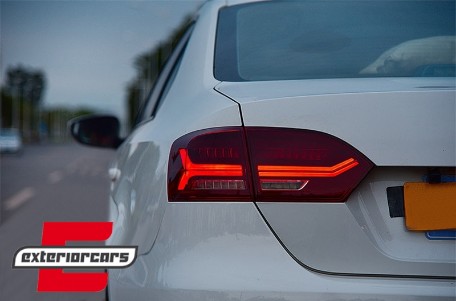 Full LED stražnja svjetla SEQ žmigavci (crvena/kristal) / VW Jetta Mk6 VI (2011-2014), LDVWV8