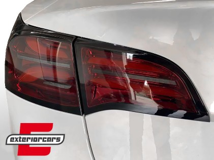 Full LED stražnja svjetla SEQ žmigavci (crvena/smoke) / Tesla Model 3 (2017-2023) Model Y (2020-2023), LDTE01