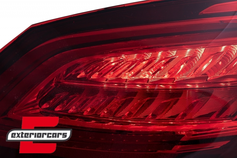 Full LED stražnja svjetla SEQ žmigavci Facelift dizajn (crvena/kristal) / Mercedes C-klasa W205 limuzina (2014-2018), LDMEC9