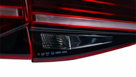Full LED stražnja svjetla SEQ žmigavci LASER look (crvena) / VW Golf 7 & 7.5 VII (2012-2019), LDVWW6
