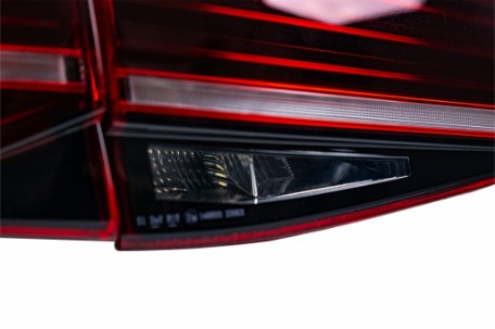 Full LED stražnja svjetla SEQ žmigavci LASER look (crvena) / VW Golf 7 & 7.5 VII (2012-2019), LDVWW6