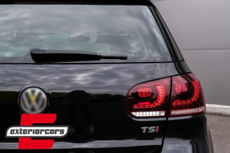 Full LED stražnja svjetla SEQ žmigavci R20 dizajn (crvena/kristal) / VW Golf 6 VI (2008-2013), LDVWU7