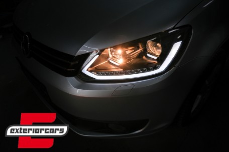 LED prednja svjetla TubeLight SEQ žmigavci (crna) / Volkswagen Touran (08.2010-2015), LPVWS4
