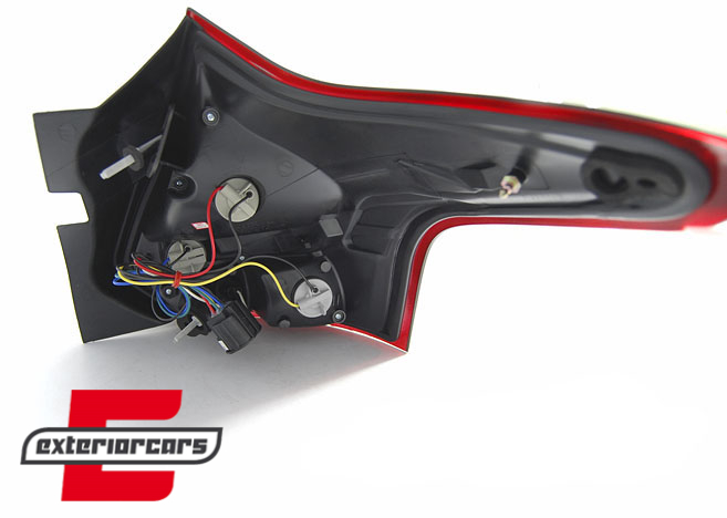 LED stražnja svjetla (crvena/kristal) / Ford Focus 3 Hatchback (2011-10.2014), LDFO52