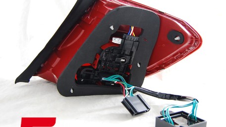 LED stražnja svjetla (crvena/kristal) / Mercedes C-klasa S204 karavan (2007-2010), LDME75