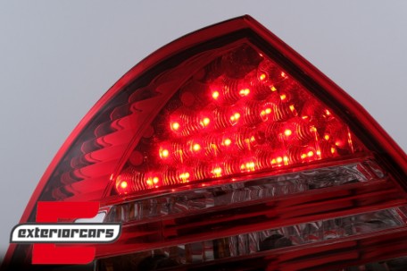 LED stražnja svjetla (crvena/kristal) / Mercedes C-klasa W203 (2000-2004) limuzina, LDME59