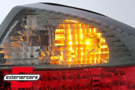 LED stražnja svjetla (crvena/smoke) / Audi A4 B6 (2000-2004) limuzina, LDAU80