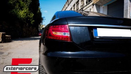 LED stražnja svjetla LedBar dizajn (crvena/kristal) / Audi A6 C6 4F limuzina (2004-07.2008), LDAUC0