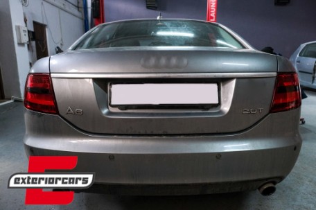 LED stražnja svjetla LedBar dizajn (crvena/smoke) / Audi A6 C6 4F limuzina (2004-07.2008), LDAUG3