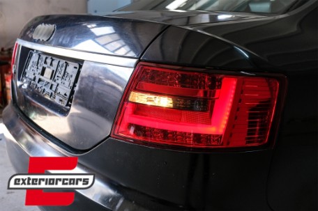 LED stražnja svjetla LedBar dizajn (crvena/smoke) / Audi A6 C6 4F limuzina (2004-07.2008), LDAUG3