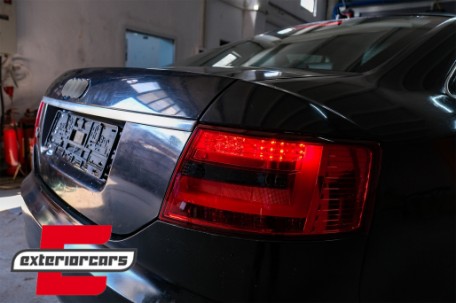 LED stražnja svjetla LedBar dizajn (crvena/smoke) / Audi A6 C6 4F limuzina (2004-07.2008), LDAUG3
