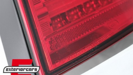 LED stražnja svjetla LightBar dizajn (crvena/kristal) / BMW serije 1 E81 E87 (2004-08.2007), LDBM82