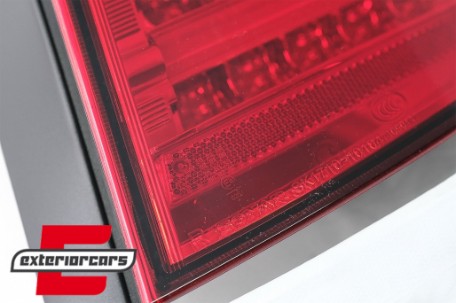 LED stražnja svjetla LightBar dizajn (crvena/kristal) / BMW serije 1 E81 E87 (2004-08.2007), LDBM82