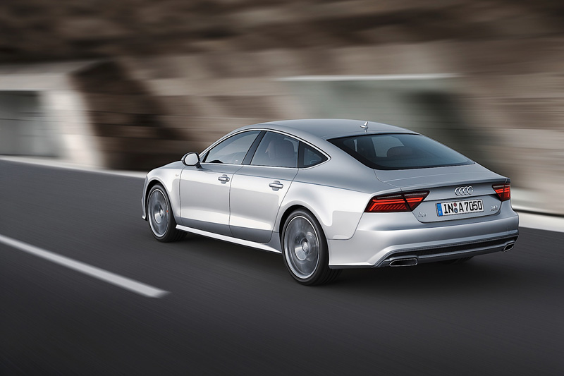 LED stražnja svjetla LightBar Facelift dizajn (crvena/smoke) / Audi A7 4G (2010-2014), TLAUA74G