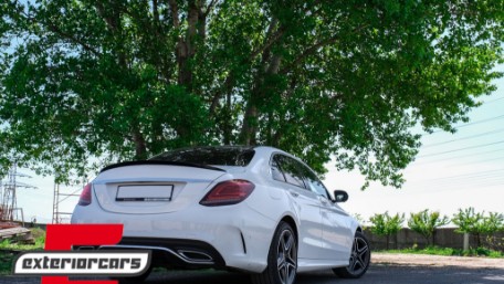 Lip bunkera AMG dizajn (piano crna) / MERCEDES C-klasa W205 limuzina (2014-2020), 39980SET