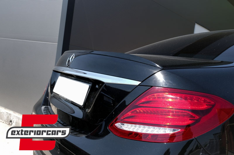 Lip bunkera AMG dizajn (piano crna) / Mercedes E-klasa W213 (2016-2023), GCP-2138501