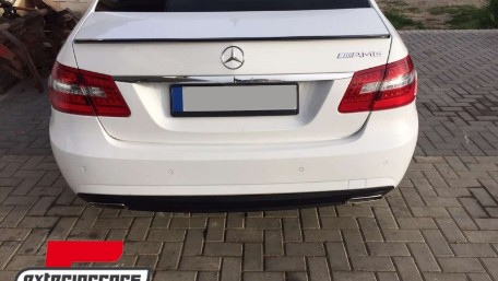 Lip bunkera AMG Facelift dizajn (piano crna) / Mercedes E-klasa W212 (2009-2016), TSMBW212AMGNM