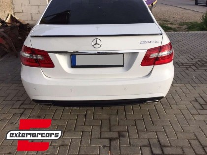 Lip bunkera AMG Facelift dizajn (piano crna) / Mercedes E-klasa W212 (2009-2016), TSMBW212AMGNM