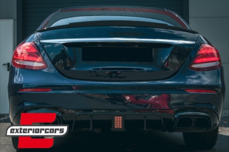 Lip bunkera B-dizajn (piano crna) / Mercedes E-klasa W213 (2016-2019), TSMBW213B