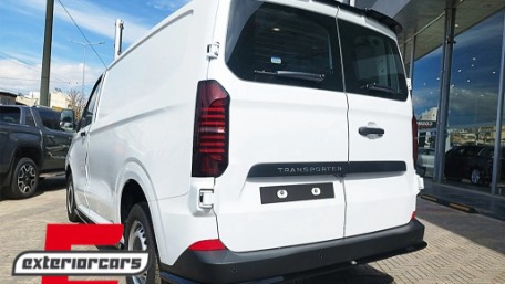 Nastavak stražnjeg branika (piano crna) / Ford Transit Custom Mk3 Tourneo Mk3 (2024-) / VW T7 (bez blatobrana), RBSVWT7WM