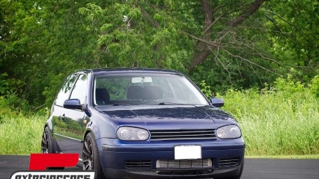 Prednja maska bez znaka (crna) / VW Golf 4 IV (1997-2005), 1J1853653JOE