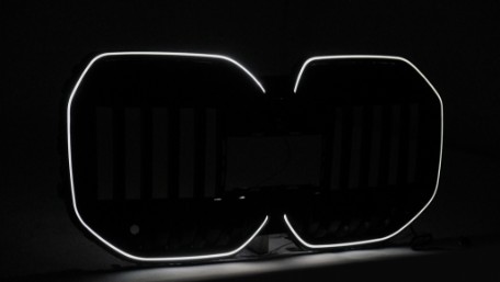 Prednja maska Iconic Glow dizajn (piano crna) / BMW Serija 7 G70 (2022-), FGBMG70LD