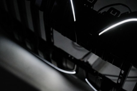Prednja maska Iconic Glow dizajn (piano crna) / BMW Serija 7 G70 (2022-), FGBMG70LD