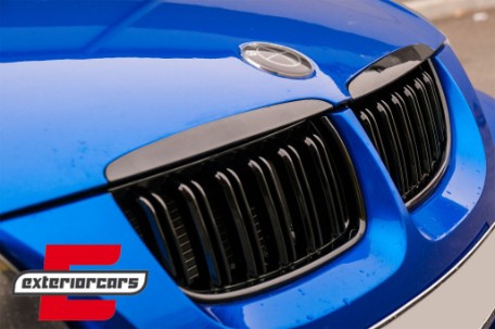 Prednja maska M3 look (piano crna) / BMW serije 3 E90 E91 (2005-2008), 40393