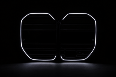 Prednja maska M4 dizajn + LED (piano crna) / BMW serije 4 G26 Gran Coupe (2021-2026), FGBMG26LD