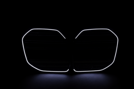 Prednja maska M4 dizajn + LED (piano crna) / BMW serije 4 G26 Gran Coupe (2021-2026), FGBMG26LD