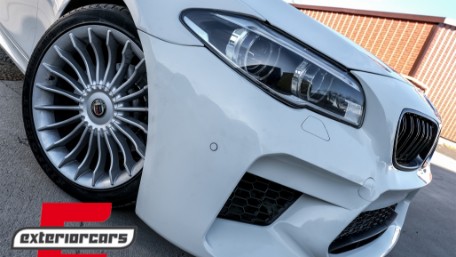 Prednja maska M5 look (piano crna) / BMW serije 5 F10 F11 (2010-2017), 5211056JOE