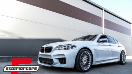 Prednja maska M5 look (piano crna) / BMW serije 5 F10 F11 (2010-2017), 5211056JOE