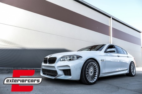 Prednja maska M5 look (piano crna) / BMW serije 5 F10 F11 (2010-2017), 5211056JOE