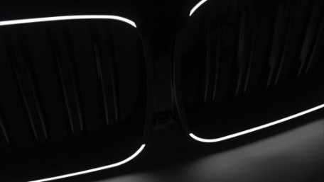 Prednja maska Performance dizajn + LED (piano crna) / BMW X5 G05 (2018-03.2023), FGBMG05LD