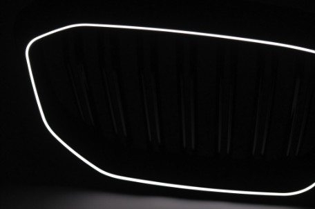 Prednja maska Performance dizajn + LED (piano crna) / BMW X5 G05 (2018-03.2023), FGBMG05LD