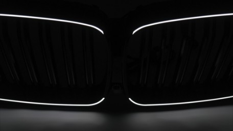 Prednja maska Performance dizajn + LED (piano crna) / BMW X5 G05 (2018-03.2023), FGBMG05LD