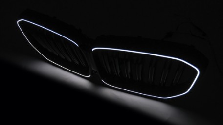 Prednja maska Performance dizajn + LED (piano crna) / BMW X5 G05 (2018-03.2023), FGBMG05LD