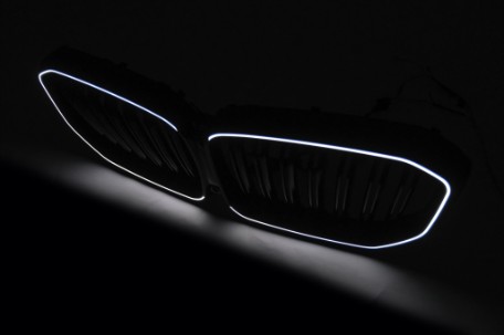 Prednja maska Performance dizajn + LED (piano crna) / BMW X5 G05 (2018-03.2023), FGBMG05LD