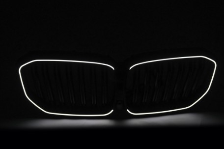 Prednja maska Performance dizajn + LED (piano crna) / BMW X5 G05 (2018-03.2023), FGBMG05LD