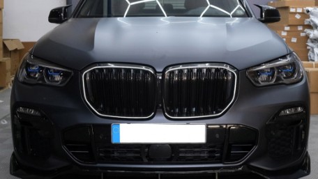 Prednja maska Performance dizajn + LED (piano crna) / BMW X5 G05 (2018-03.2023), FGBMG05LD