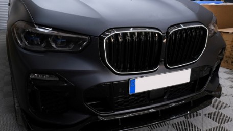 Prednja maska Performance dizajn + LED (piano crna) / BMW X5 G05 (2018-03.2023), FGBMG05LD