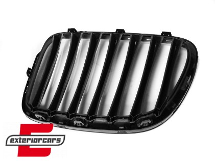 Prednja maska Performance dizajn (piano crna) / BMW X1 E84 LCI (2012-2014), GRBMB3