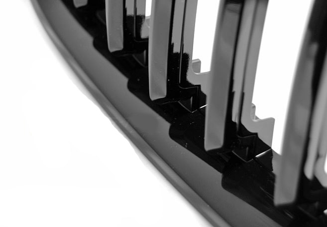 Prednja maska Performance dizajn (piano crna) / BMW X3 E83 LCI (2007-2010), GRBM64