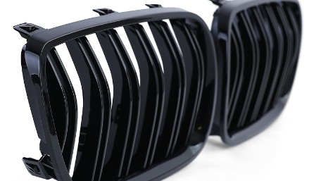 Prednja maska X3M dizajn (piano crna) / BMW X3 E83 LCI (2007-2010), 40411