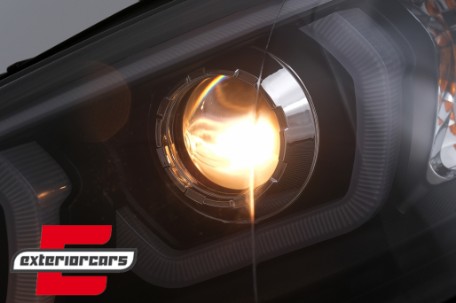 Prednja svjetla 3D Angel Eyes TubeLight DRL (crna) / BMW X5 E70 (2007-2013), LPBMG9